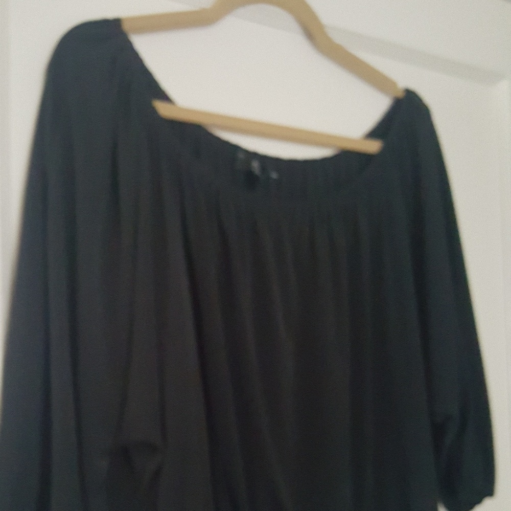 Express Off the shoulder blouse - Picture 2 of 4